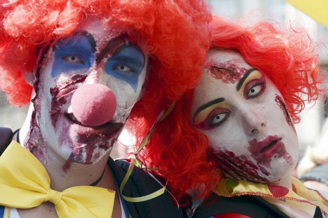 De faux clowns sèment la panique dans le nord de la France Le phénomène des faux clowns, «une mauvaise plaisanterie... (PHOTO FREDERICK FLORIN, ARCHIVES AFP)