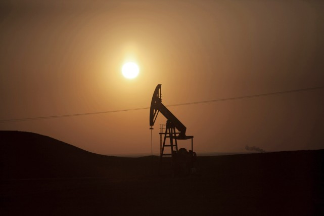 Le pétrole rapporterait 800 millions par an à l'EI L'EI contrôlerait des capacités de production de 350 000... (PHOTO MANU BRABO, ARCHIVES AP)