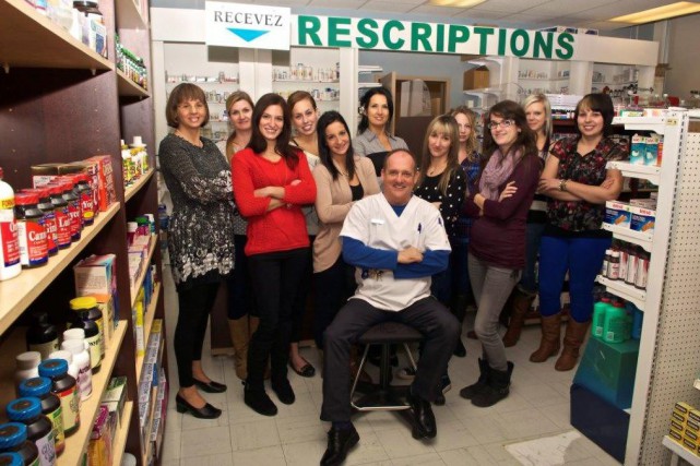 Un diplôme acquis avec l'expérience Alain Côté, pharmacien enseignant, et Marie-Andrée Beaulieu (première... ((Courtoisie))