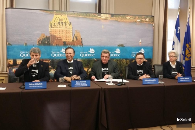 Brunch et «photo de famille» pour le pont de Québec Le député caquiste Gérard Deltell, le ministre libéral... (Le Soleil, Valérie Gaudreau)