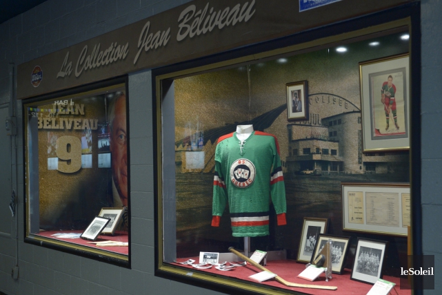 Une bannière en souvenir de Jean Béliveau à Québec La Ville de Québec a annoncé jeudi que... (Le Soleil, Yan Doublet)