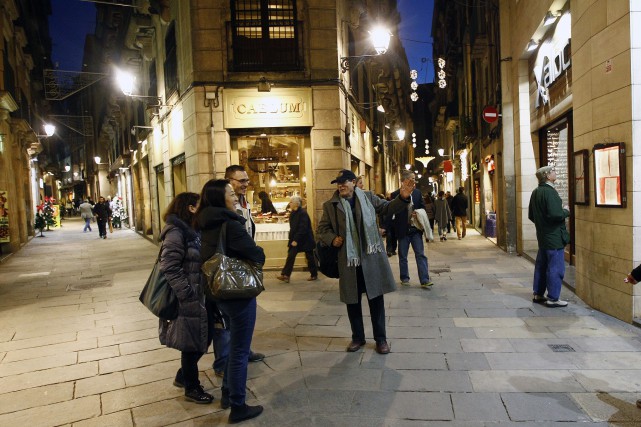 Des sans-abri font découvrir aux touristes les secrets de Barcelone Ramon Holgado est employé par une petite société, Hidden... (Photo QUIQUE GARCIA, AFP)