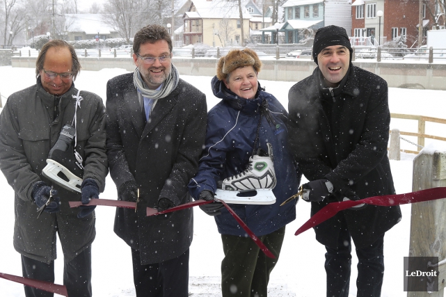 La patinoire du ruisseau enfin ouverte «La mobilisation des gens d'affaires et de la... (Patrick Woodbury, LeDroit)
