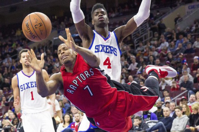 Lowry brille et les Raptors battent les Sixers Lowry brille et les Raptors battent les Sixers