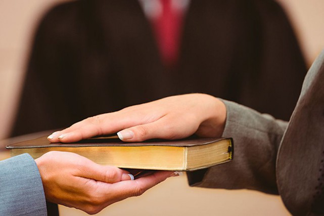 Québec : les témoins chrétiens ne jureront bientôt plus sur la Bible ! 962935-juges-decider-ils-offrent-non