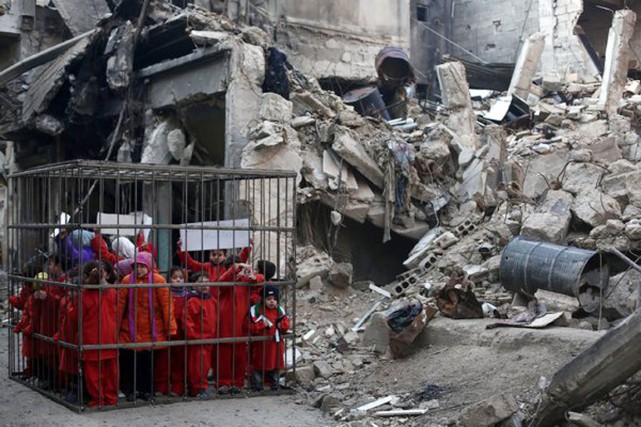 Les techniques de propagande de l'EI au service des enfants syriens Afin d'attirer l'attention sur le sort des enfants... (PHOTO Abd Doumany, AFP/GETTY IMAGES/NYTIMES.COM)
