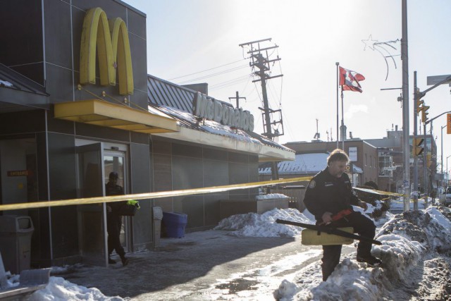 Fusillade à Toronto: l'arme était légale, confirme l'avocat Samedi à 3 h, un client, qui était également... (PHOTO CHRIS YOUNG, PC)