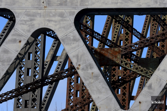 Pont de Québec: Hamad découragé par l'augmentation de la facture En novembre, les gouvernements fédéral (75 millions $)... (Photothèque Le Soleil, Erick Labbé)