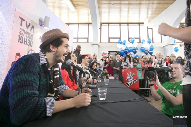 Les finalistes de La voix à l'aéroport de Sherbrooke: déjà tous gagnants Après des escales à Québec et à Saguenay,... (Imacom, Jocelyn Riendeau)