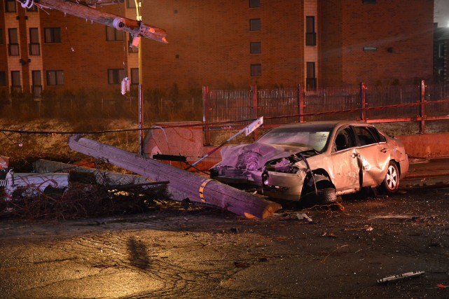 Un automobiliste fonce dans un poteau et meurt près du pont Mercier Le tronçon de route où l'accident s'est produit... (PHOTO SYLVAIN RYAN, COLLABORATION SPÉCIALE)