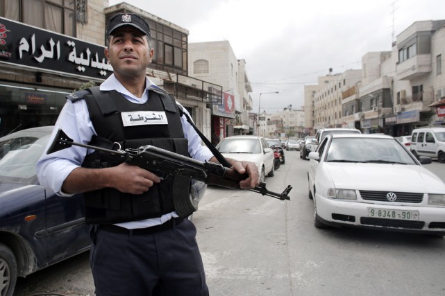 Des policiers palestiniens déployés en Cisjordanie occupée «Pour la première fois, des membres de la... (PHOTO AHMAD GHARABLI AFP)