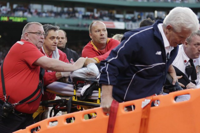 Fenway Park: la spectatrice gravement blessée est en voie de récupérer Tonya Carpenter avait été hospitalisée avec des blessures que... (PHOTO CHARLES KRUPA, AP)