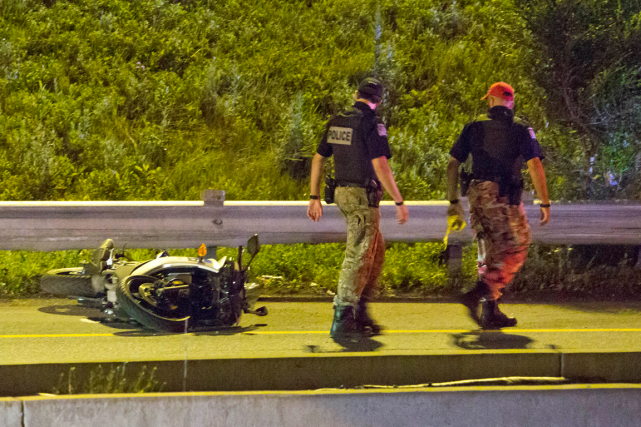 Deux morts dans un accident de moto à Longueuil Peu avant 2h, la motocyclette circulait sur une... (PHOTO FÉLIX O.J. FOURNIER, COLLABORATION SPÉCIALE)