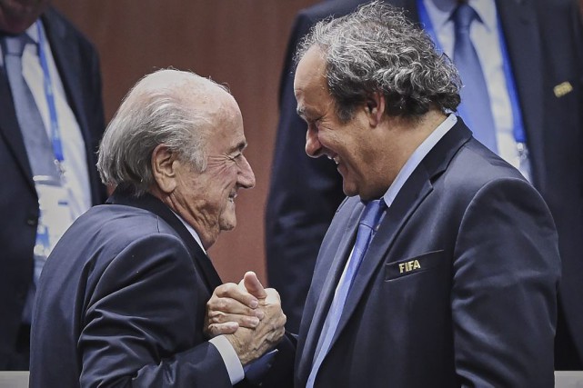Sepp Blatter ne pardonne pas à Michel Platini de... (PHOTO MICHAEL BUHOLZER, ARCHIVES AFP)