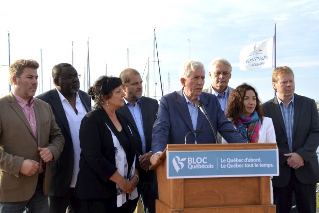 Gilles Duceppe prône une garde côtière québécoise Entouré de députés du Parti québécois et de... (Collaboration spéciale, Johanne Fournier)