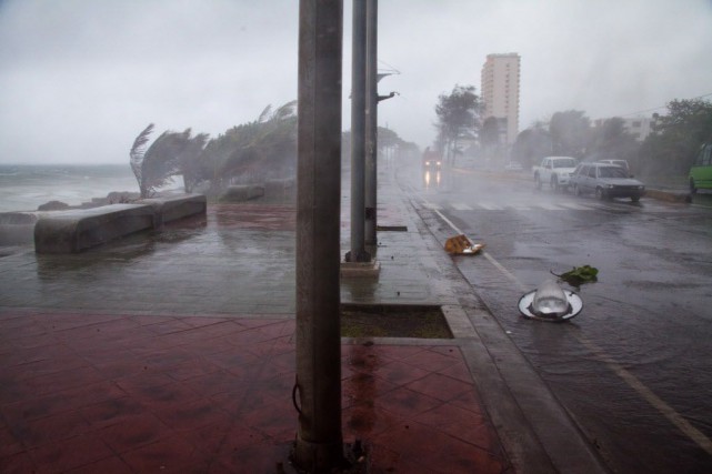 La tempête tropicale Erika, avec son lot de vents violents et pluies... (Photo Tatiana Fernandez, AP)