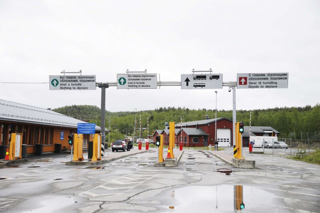 Pour certains réfugiés syriens, l'Europe passe par l'Arctique Alors que des milliers de leurs compatriotes s'embarquent... (PHOTO CORNELIUS POPPE, AFP)