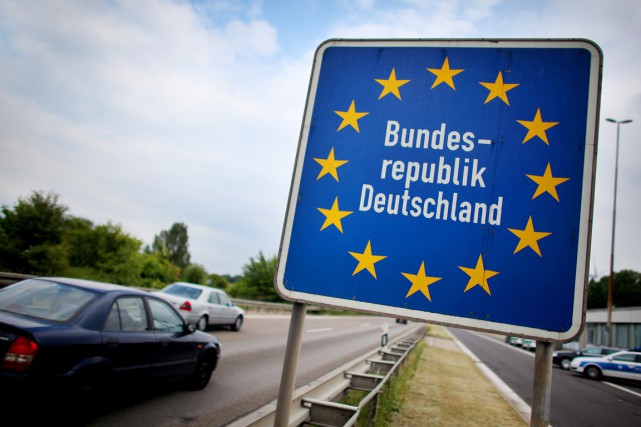 L'Allemagne pourrait devoir accueillir un million de migrants L'Allemagne, qui a rétabli de façon «provisoire» les... (PHOTO OLIVER BERG, ARCHIVES AFP/DPA)