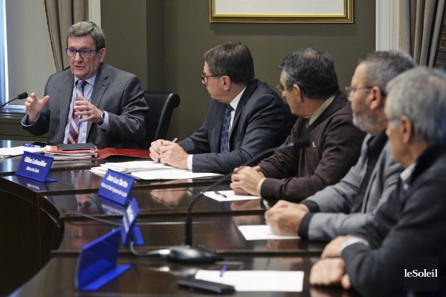 Retour des traversiers: Labeaume résigné à attendre Une dizaine de maires (dont Régis Labeaume, à... (Le Soleil, Patrice Laroche)