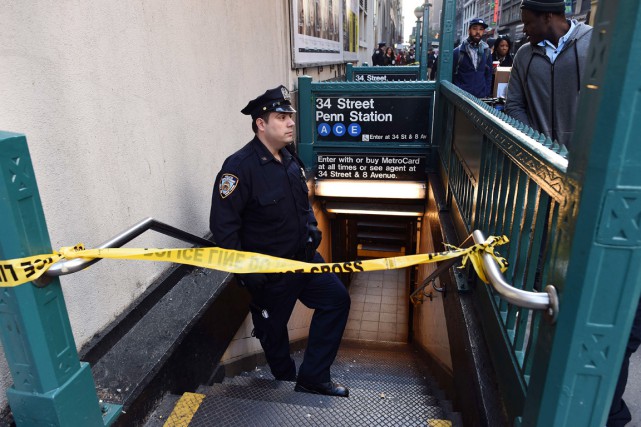 Un homme ouvre le feu dans un métro de Manhattan: un mort et deux blessés Le tireur avait auparavant eu une brève altercation... (PHOTO JEWEL SAMAD, AFP)