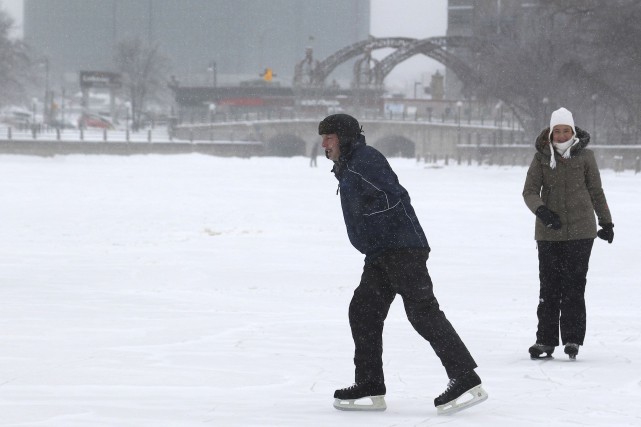 Le ruisseau de la Brasserie reste fermé La patinoire grand public dans le centre-ville devait... (Patrick Woodbury, Archives LeDroit)