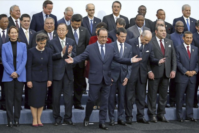 L'avenir de la planète entre les mains de 151 chefs d'État Le président français François Hollande (au centre) a... (AFP, Jacky Naegelen)