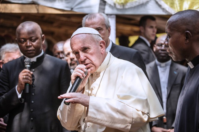 François, le pape du rap Sur la photo de Gianluigi Guercia, prise dimanche... (PHOTO GIANLUIGI GUERCIA, AFP)