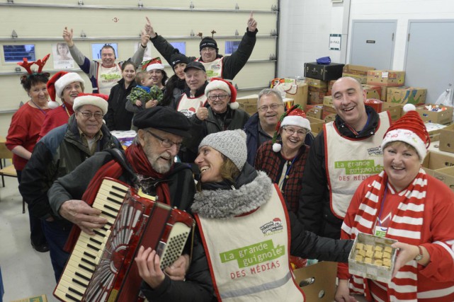 Nouveau bilan de la Grande guignolée: 160 000$ et 11 tonnes de denrées On voit ici une scène croquée dans le... (Sylvain Mayer)