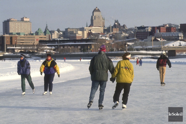 Le patinage sur la rivière Saint-Charles a été... (Archives Le Soleil, Jean-Marie Villeneuve)