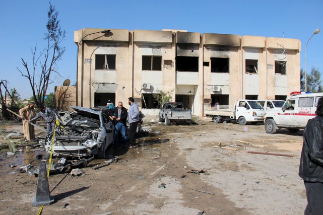 La Libye frappée par l'attentat le plus meurtrier depuis la chute de Kadhafi Un kamikaze a fait détoner les explosifs à... (PHOTO REUTERS/STRINGER)