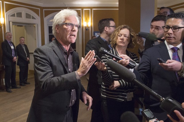 Les prix du pétrole ne changeront pas les plans des oléoducs, assure Carr Le ministre fédéral des Ressources naturelles, Jim Carr,... (La Presse Canadienne, Andrew Vaughan)