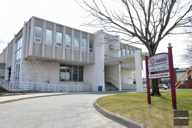 Les suspensions de deux cadres confirmées à Magog Hier, le conseil municipal de Magog a adopté... (Archives, La Tribune)