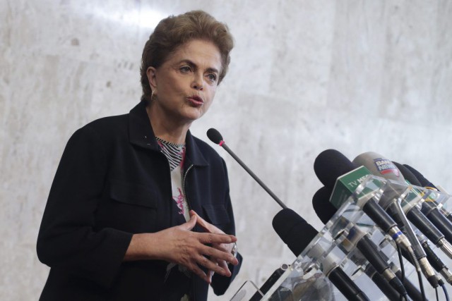Dilma Rousseff a indirectement invité son prédécesseur et... (Photo Eraldo Peres, AP)