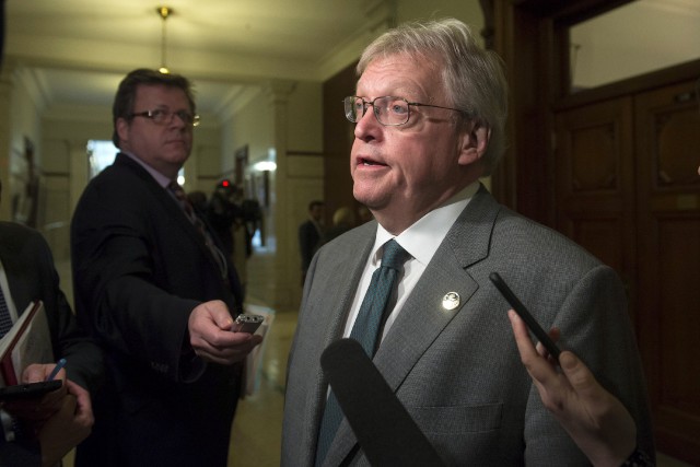 Barrette confirme son refus d'appuyer SABSA En mêlée de presse mardi, le ministre Barrette... (La Presse Canadienne, Jacques Boissinot)