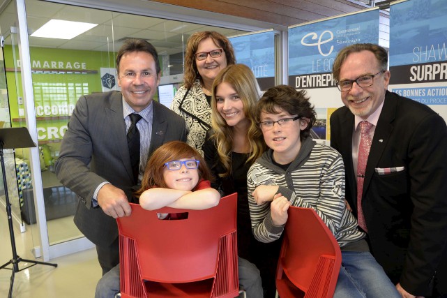 Encore plus d'activités pour les apprentis entrepreneurs Félix Grenier et Étienne Grenier étaient entourés du... (Sylvain Mayer)