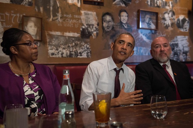 Barack Obama a rencontré d'anciens détenus dans un... (PHOTO AFP)