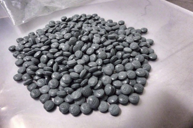 Полиция Альберты обеспокоена распространением синтетического наркотика W-18