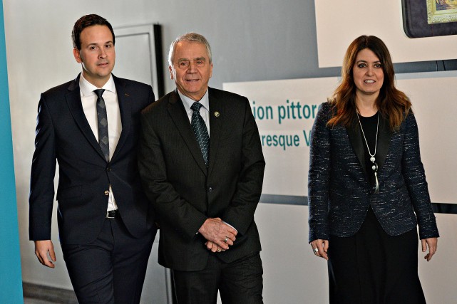 Alexandre Cloutier compte briguer la direction du PQ Alexandre Cloutier (à gauche) a affirmé à sa... (PHOTO PATRICE LAROCHE, ARCHIVES LE SOLEIL)