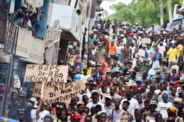 Des partisans de Fanmi Lavalas - parti politique... (PHOTO HECTOR RETAMAL, AFP)