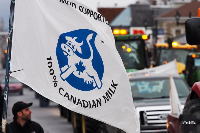 Gestion de l'offre: les producteurs laitiers écorchent Maxime Bernier Les Canadiens sont assoiffés de produits locaux, selon... (Photo Alain Dion, archives La Voix de l'Est)