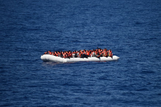 10 000 migrants ont perdu la vie en Méditerranée depuis 2014 Sur cette photo prise le 24 mai, des... (PHOTO GABRIEL BOUYS, ARCHIVES AFP)