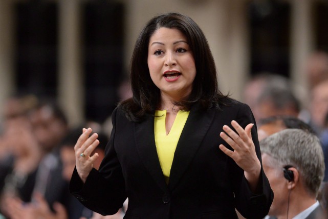 Les véritables origines de la ministre Monsef font des vagues à Ottawa