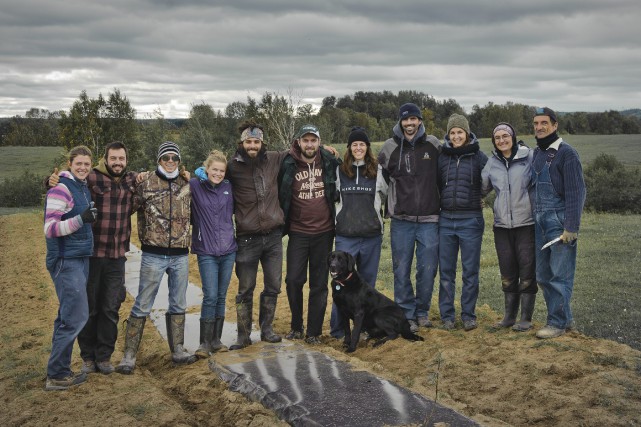 650 arbres à Saint-Félicien L'équipe des étudiants en milieu naturel du projet... (Photo courtoisie)