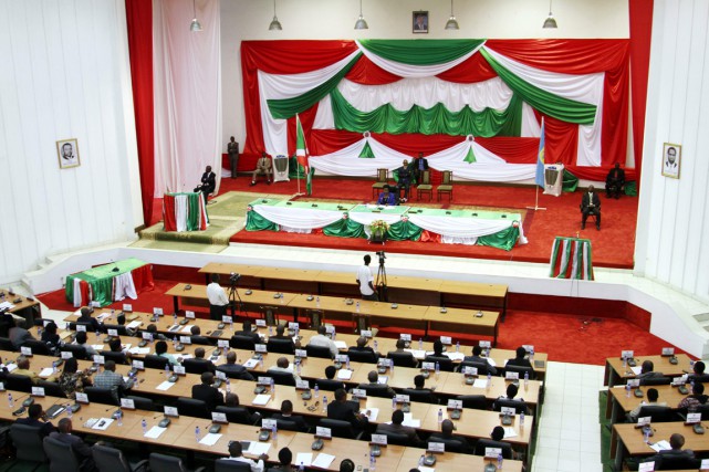 FILES-BURUNDI-UNREST-ICC Sur les 110 députés présents, 94 ont voté... (photo Landry NSHIMIYE, archives AFP)