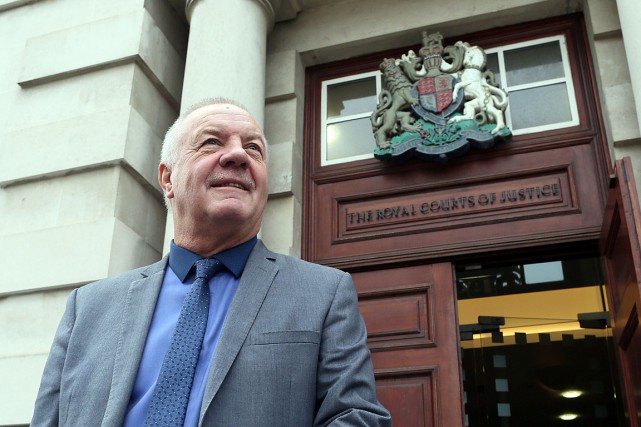 La Haute cour de justice nord-irlandaise rejette un recours contre le Brexit Raymond McCord est l'un des plaignants qui faisaient... (PHOTO PAUL FAITH, ARCHIVES AFP)