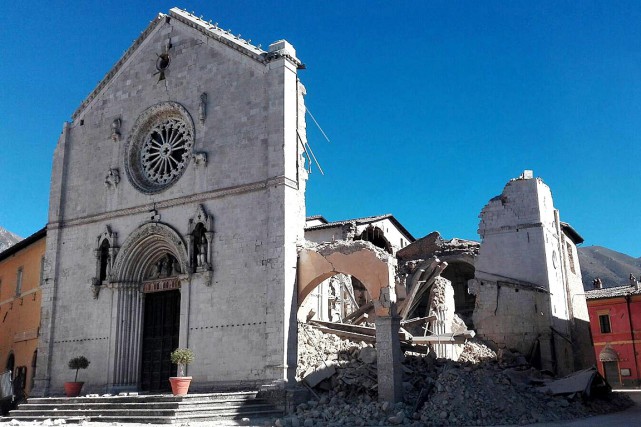 HISTOIRE ABRÉGÉE DE L'ÉGLISE - PAR M. LHOMOND – France - année 1818 (avec images et cartes) 1290509-celebre-basilique-san-benedetto-norcia