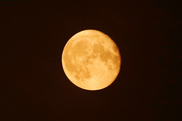 EGYPT-SUPERMOON/ Une lune est dite «super» lorsqu'elle est à... (photo Amr Abdallah Dalsh, archives REUTERS)