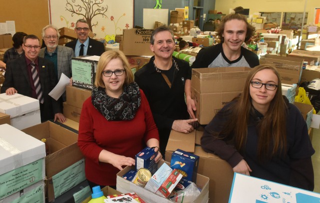 Des paniers de Noël pour 50 familles Photo: Francois Gervais14/12/16. Shawinigan, Ecole Val-Mauricie. 19e campagne... (François Gervais, Le Nouvelliste)