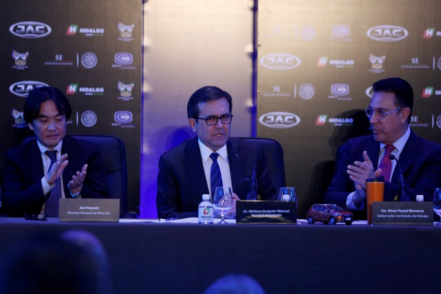 Alliance entre constructeurs chinois et mexicain pour fabriquer des VUS L'annonce de ce partenariat a été faite par... (Photo Carlos Jasso, REUTERS)
