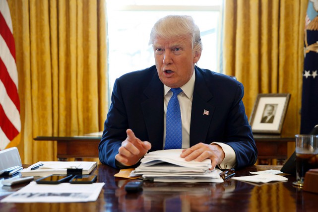 Trump blâme le FBI pour les fuites médiatiques Le président américain Donald Trump a écrit sur Twitter... (PHOTO JONATHAN ERNST, REUTERS)